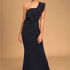 Lulu‘s black ruffled one shoulder evening gown
